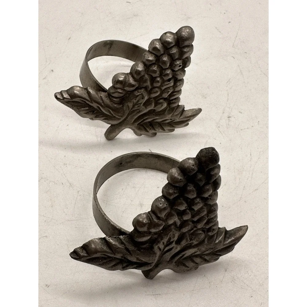 Pair Vintage Grape Cluster Metal Napkin Rings Bronze Tone Vineyard Table Decor